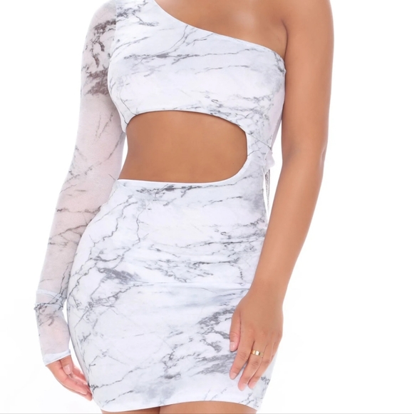 Dress - Picture 3 of 4